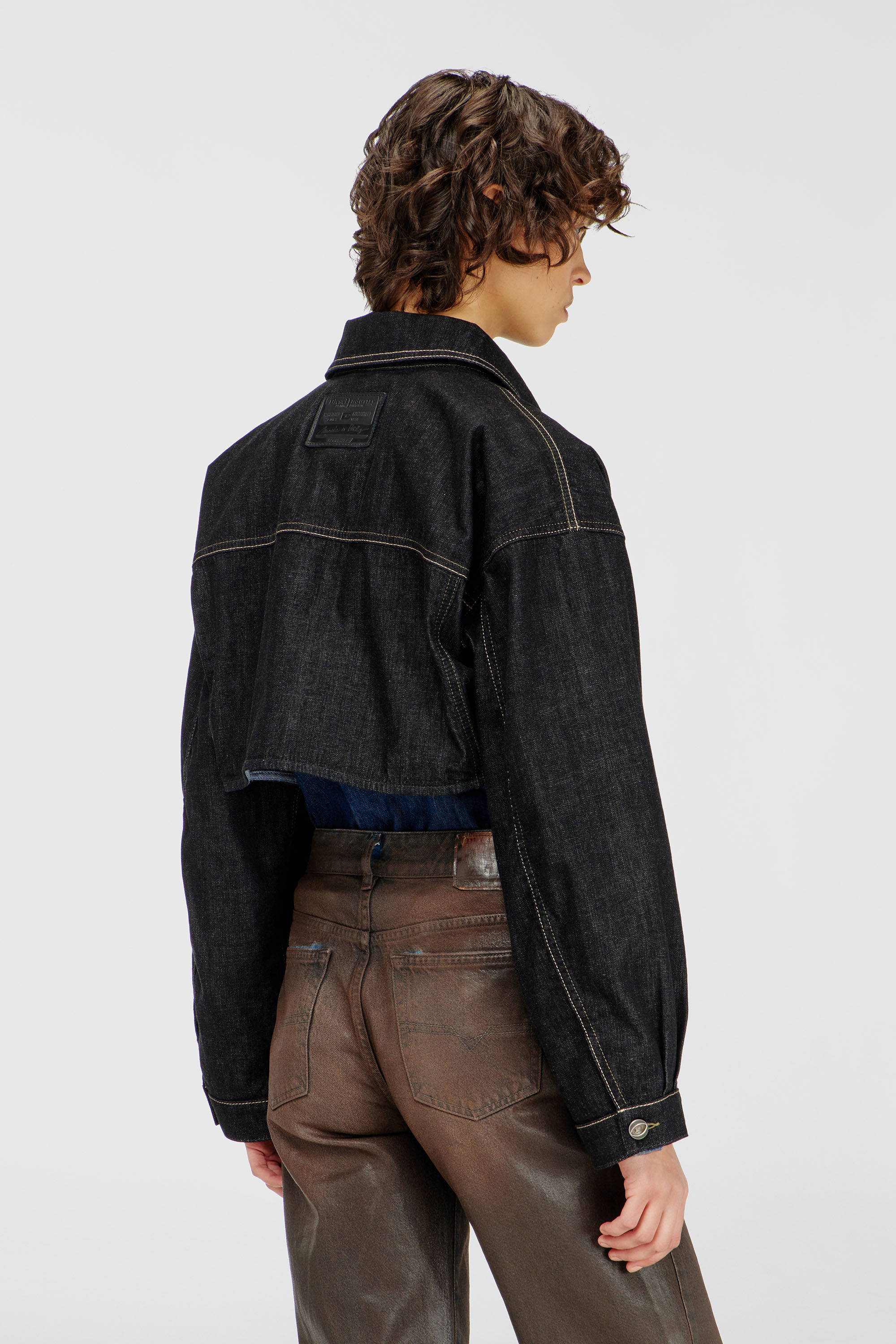 Diesel - DE-MALLEY, Woman's Oversized cropped trucker jacket in rinse denim in Black - 4