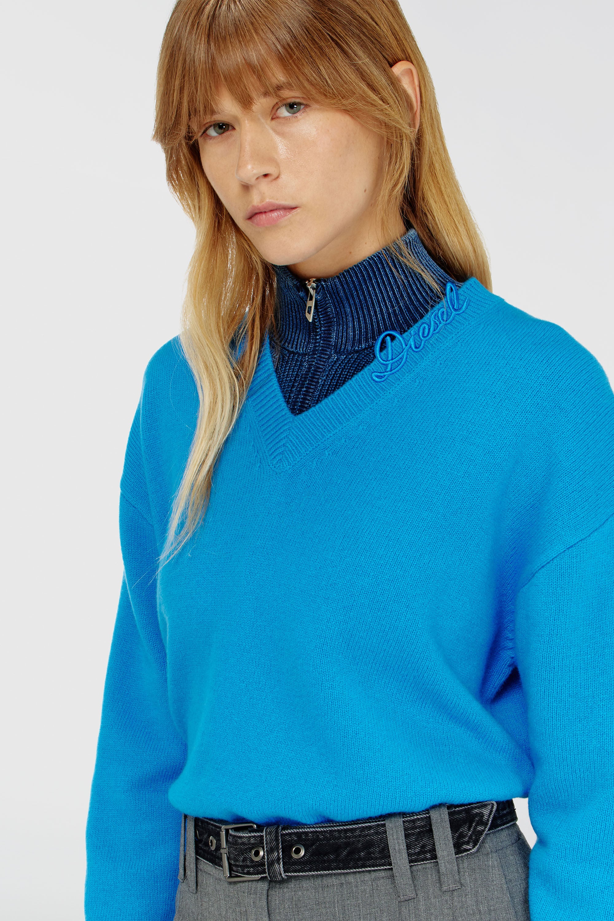 Diesel - M-IMOSA, Woman's Wool V-neck jumper with neck logo in Azure - 4