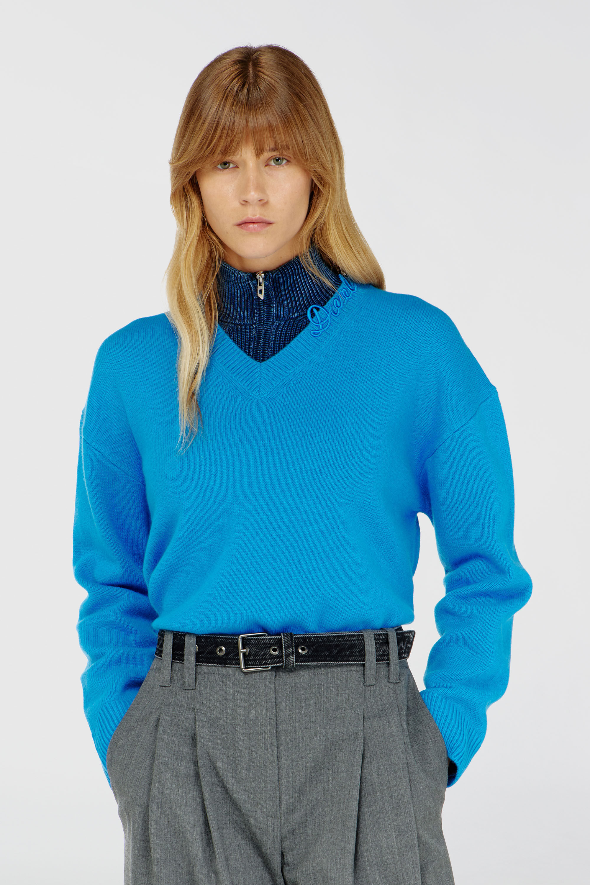 Diesel - M-IMOSA, Woman's Wool V-neck jumper with neck logo in Azure - 3