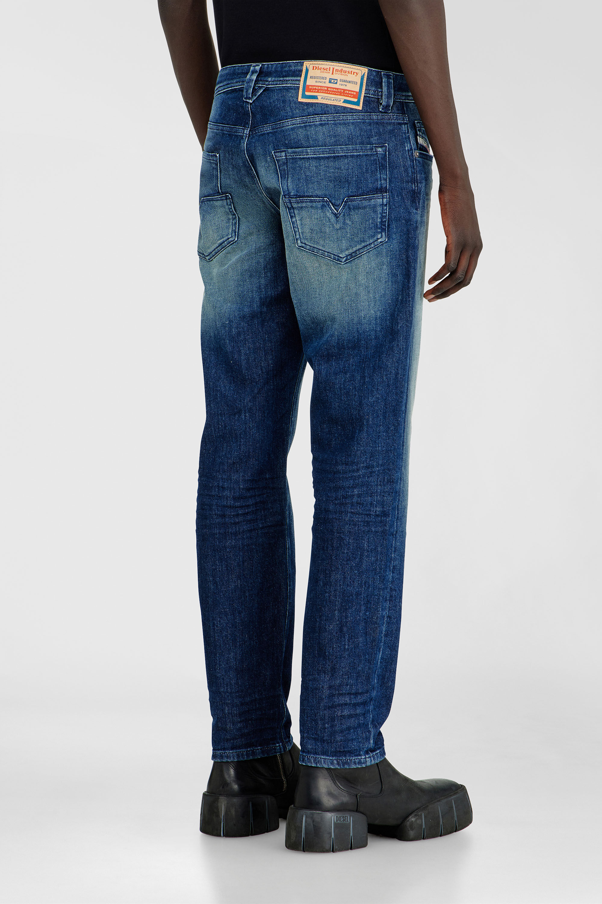 Diesel - Man's Regular Jeans 1986 Larkee-Beex 0KBBR, Dark Blue - 5