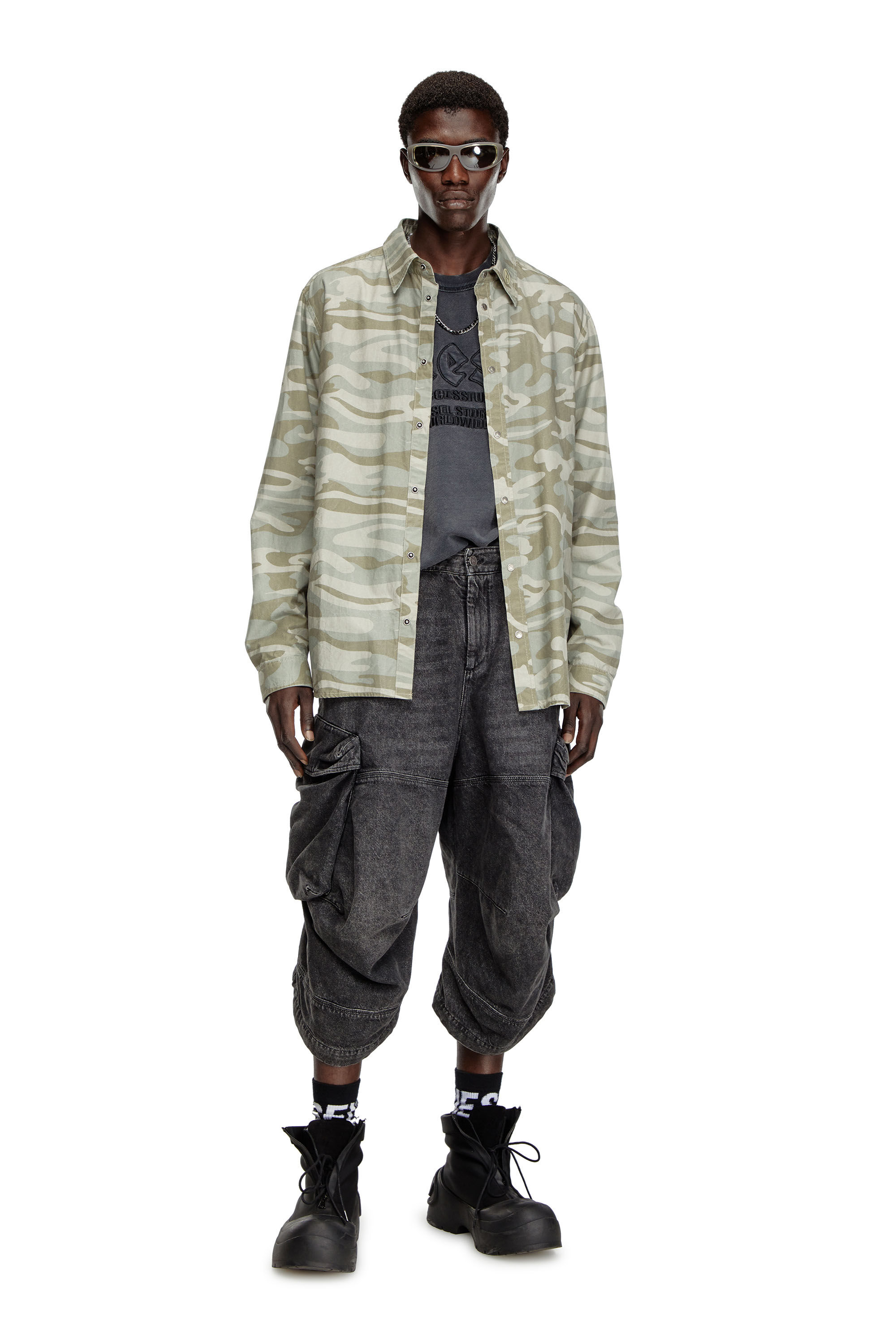 Men s Long shorts in denim with cargo pockets Black Diesel