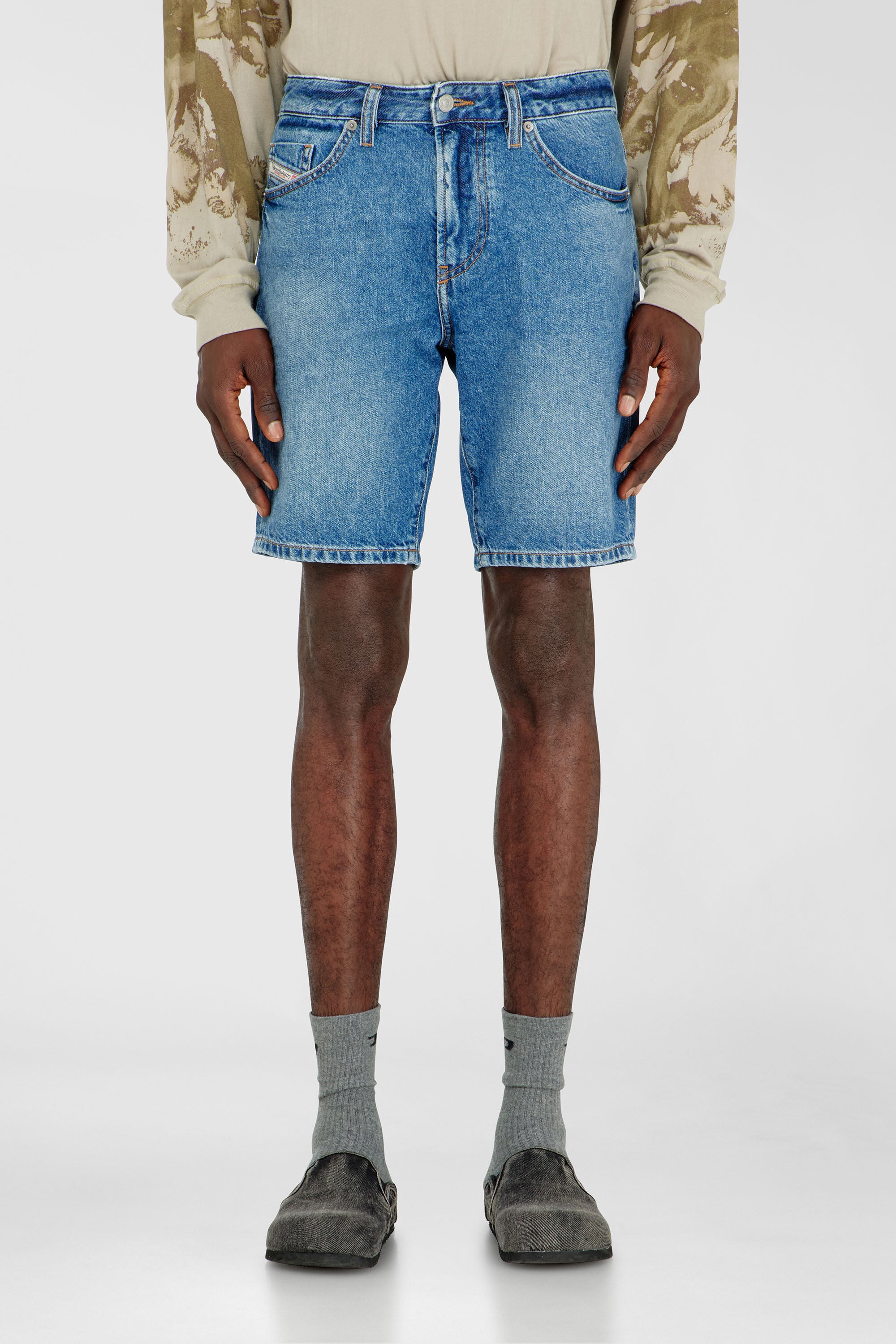 Diesel - D-FIN, Man's Slim shorts in clean-wash denim in Blue - 3