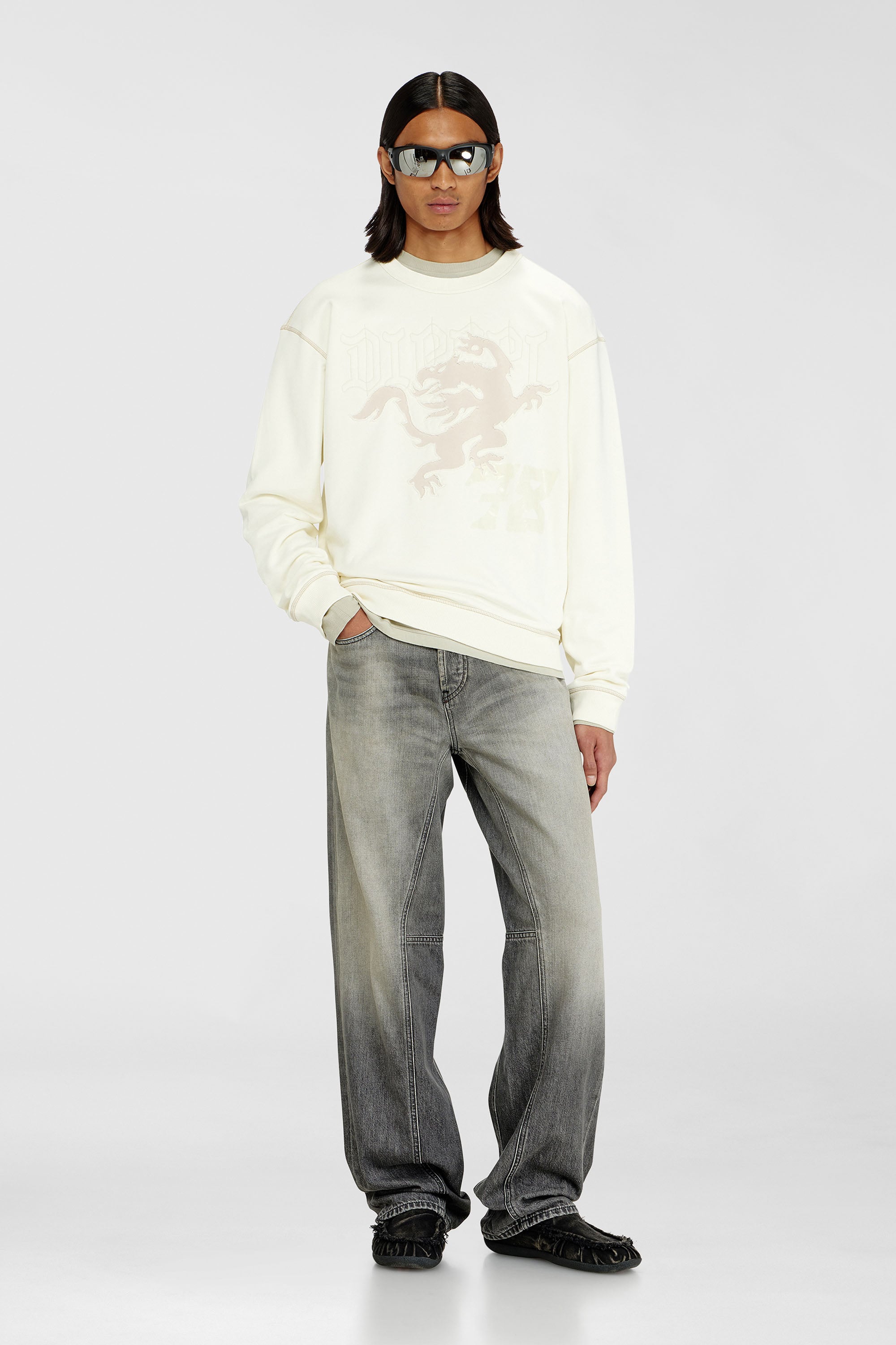 Sweatshirt with embroidery and print