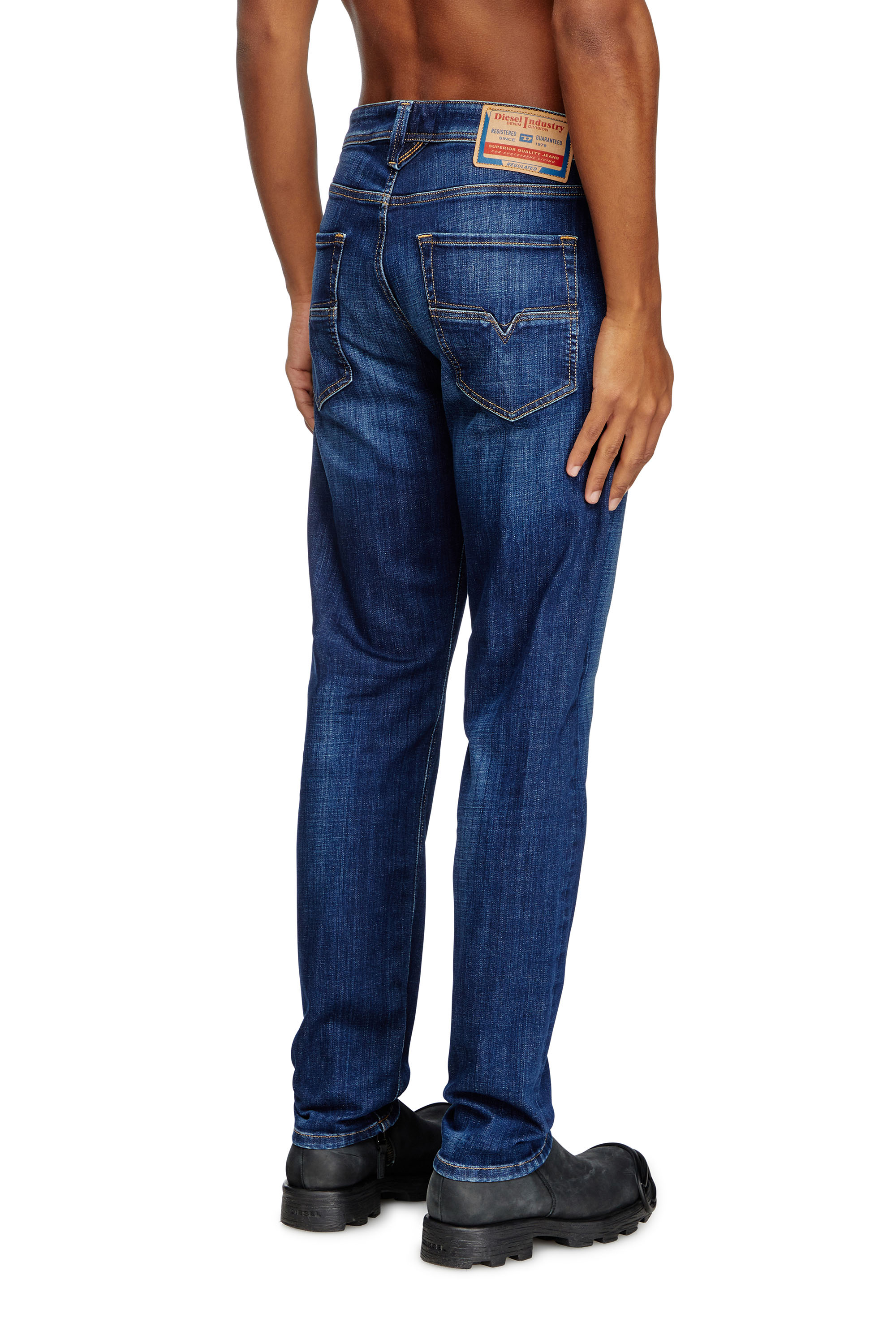 Diesel - Man's Regular Jeans 1986 Larkee-Beex 09L62, Dark Blue - 4