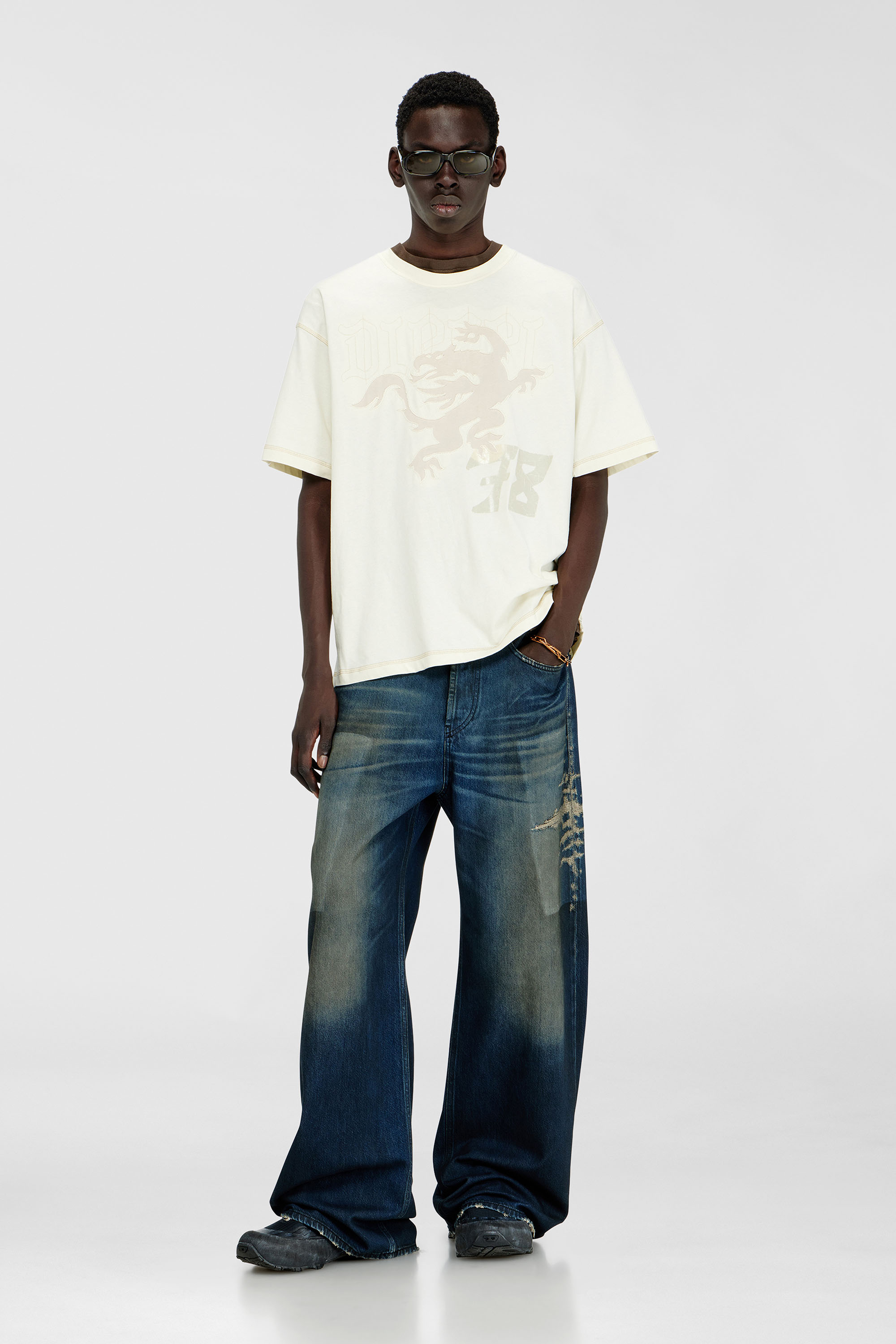 Diesel - T-BOXT-NOTCH, Man's Relaxed T-shirt with prints and embroderies in White - 1
