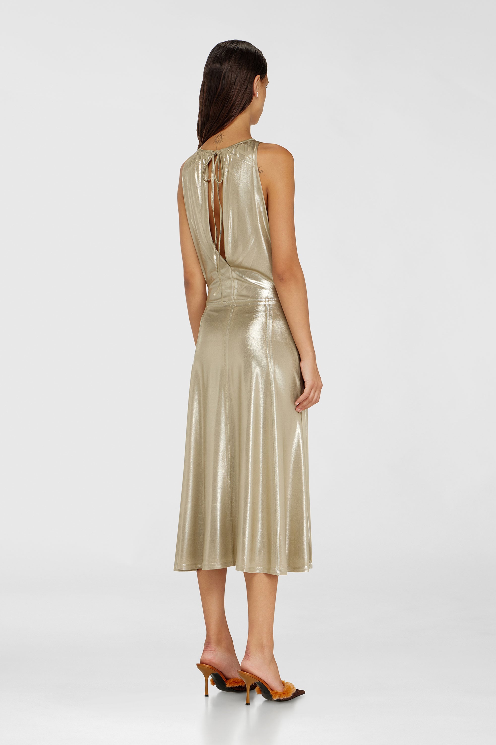 Diesel - D-DYVYNY, Woman's Fluid metallic midi dress with open back in Gold - 4